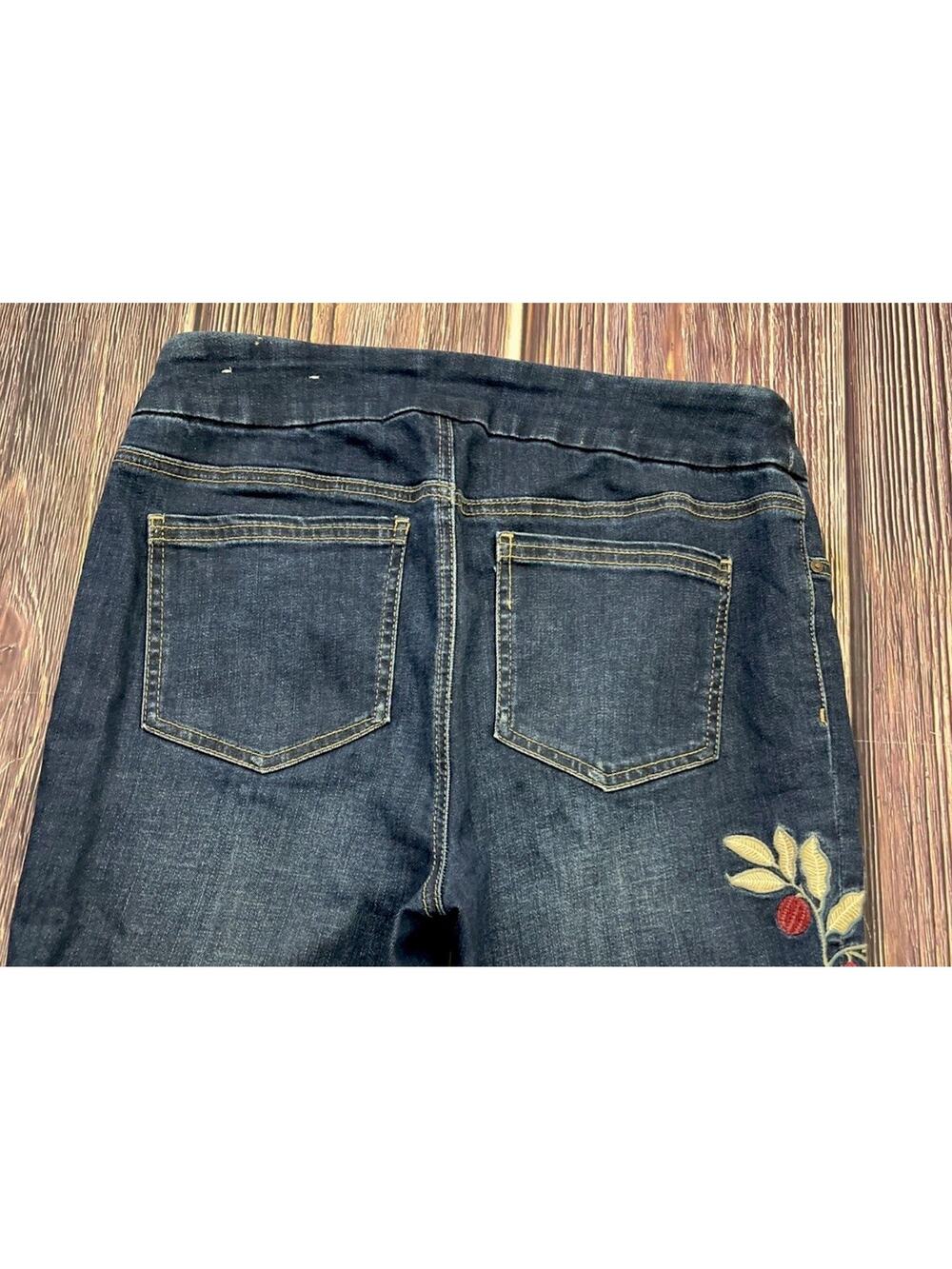 Chico's Pull On Jegging Ankle Floral Embroidered Jeans Womens Size 0.5T (US 6T)